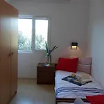 Family Friendly House With A Parking Space - 17979 *