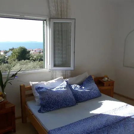 Family Friendly House With A Parking Space - 17979 Holiday home *