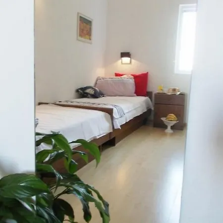 Family Friendly House With A Parking Space - 17979 *