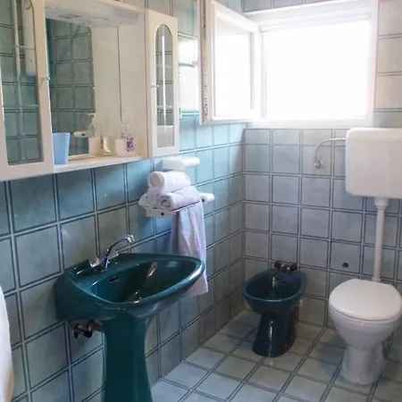 Family Friendly House With A Parking Space - 17979 Примоштен