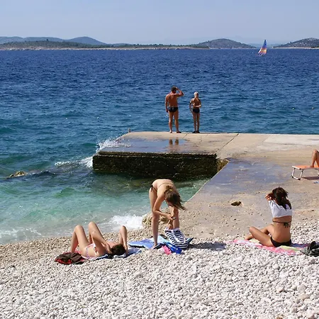 Family Friendly House With A Parking Space - 17979 Primosten