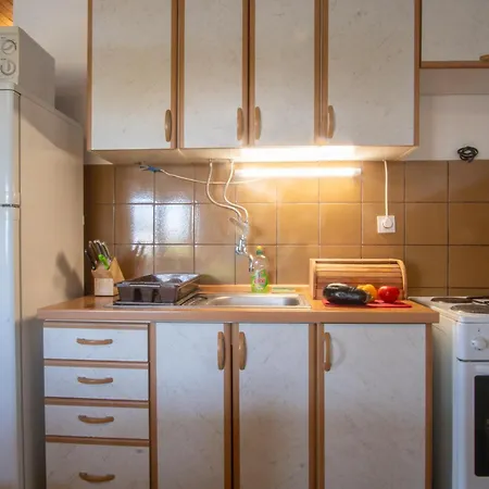 Family Friendly House With A Parking Space - 17979 Primosten