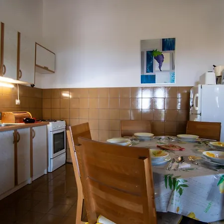 Family Friendly House With A Parking Space - 17979 Ferienhaus