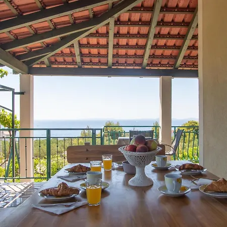 Family Friendly House With A Parking Space - 17979 Ferienhaus Primošten