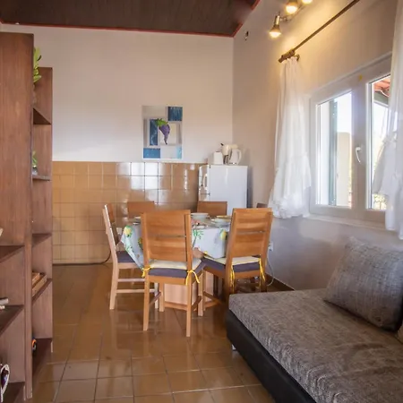 Family Friendly House With A Parking Space - 17979