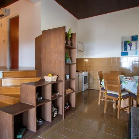 Family Friendly House With A Parking Space - 17979