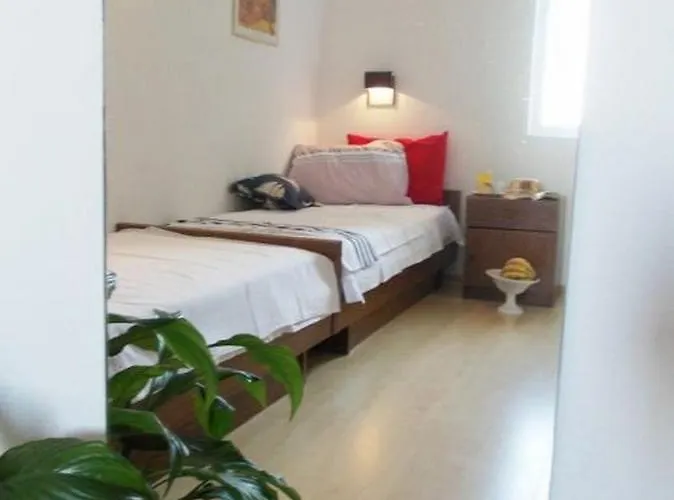 Family Friendly House With A Parking Space - 17979 *