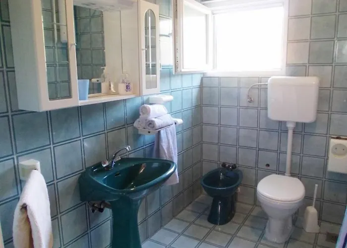 Family Friendly House With A Parking Space - 17979 Primošten