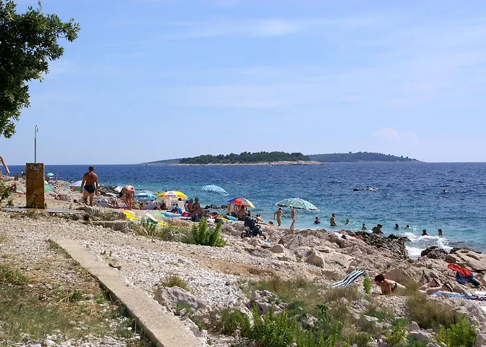 Family Friendly House With A Parking Space - 17979 * Primošten