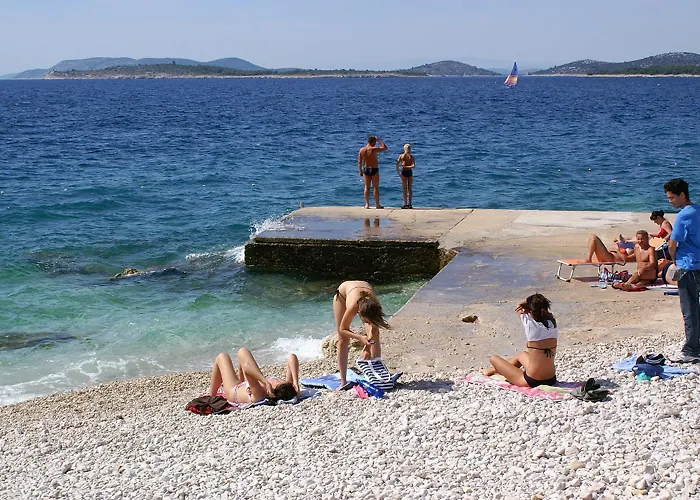 Family Friendly House With A Parking Space - 17979 Primošten