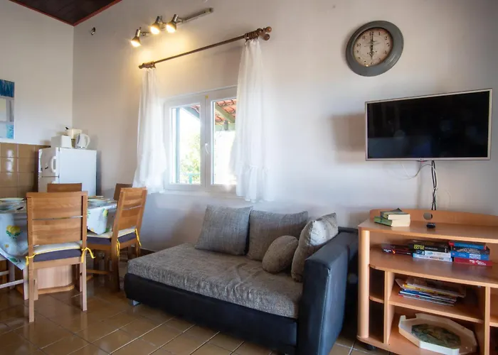 Family Friendly House With A Parking Space - 17979 Dom wakacyjny Primošten