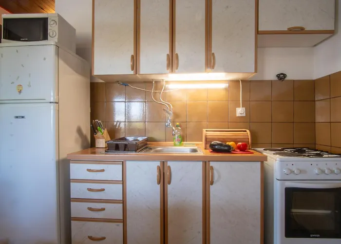 Family Friendly House With A Parking Space - 17979 Primošten